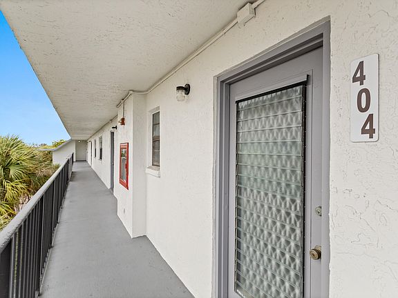 4th image of 9233 SW 8th St APT 404