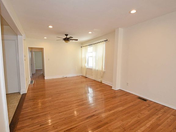3rd image of 45 Shoreham Pkwy