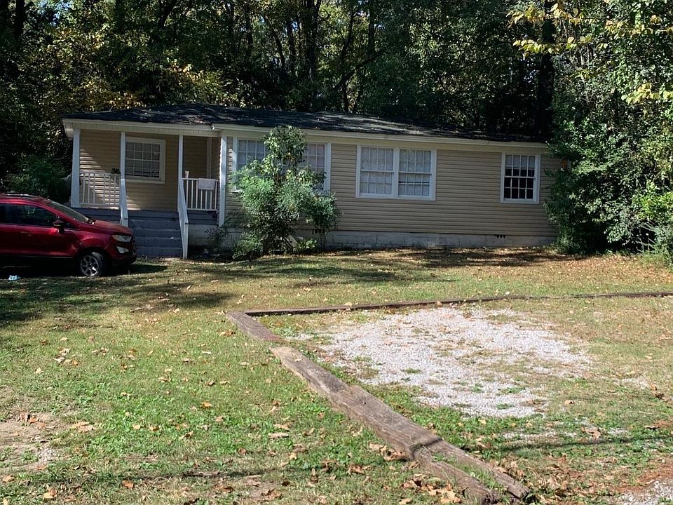 2nd image of 1132 Oakwood St