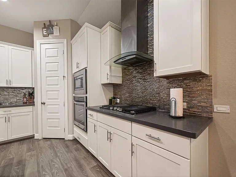 2209 Hidden Meadow Ln — Photo 15