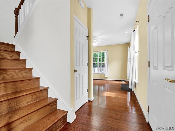 5th image of 8024 Creekside Village Dr