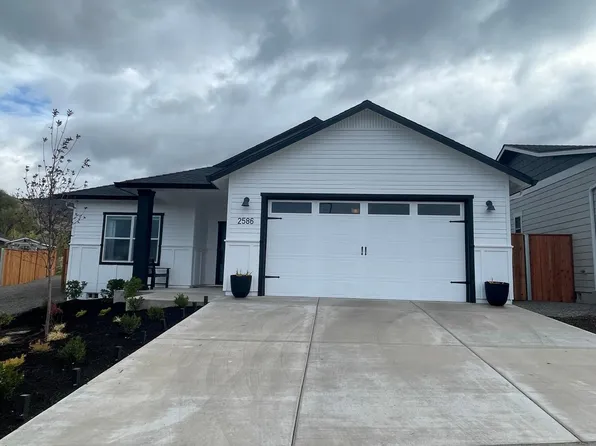 2586 Tiffin Way, Medford, OR 97504