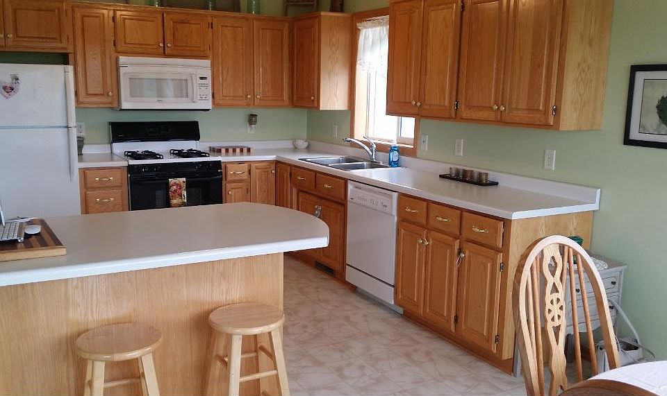 1st image of 700 W 12th St