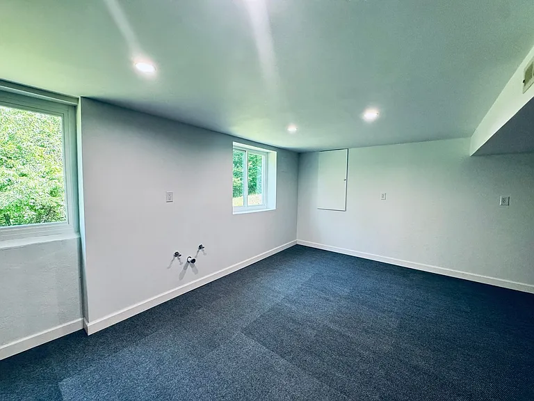 1027 Woodhaven Dr — Photo 11