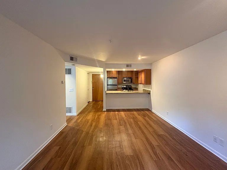2727 Folsom St #210 — Photo 6