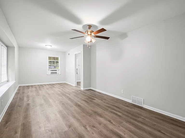 1381 Laudeen Dr — Photo 18