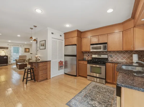 1155 Dickinson St, Springfield, MA 01108