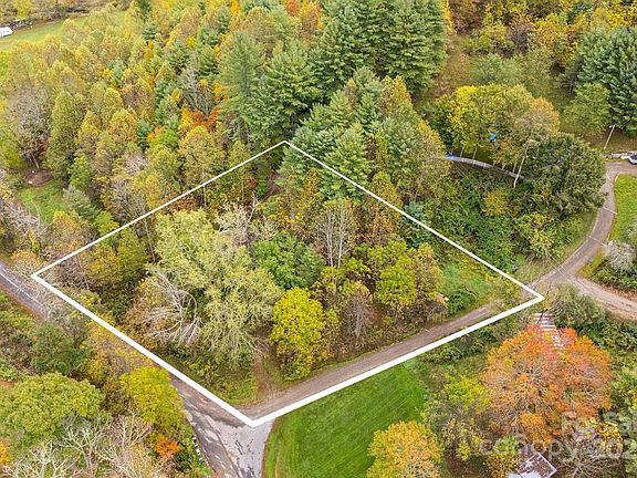 3rd image of 211 Evergreen Rd