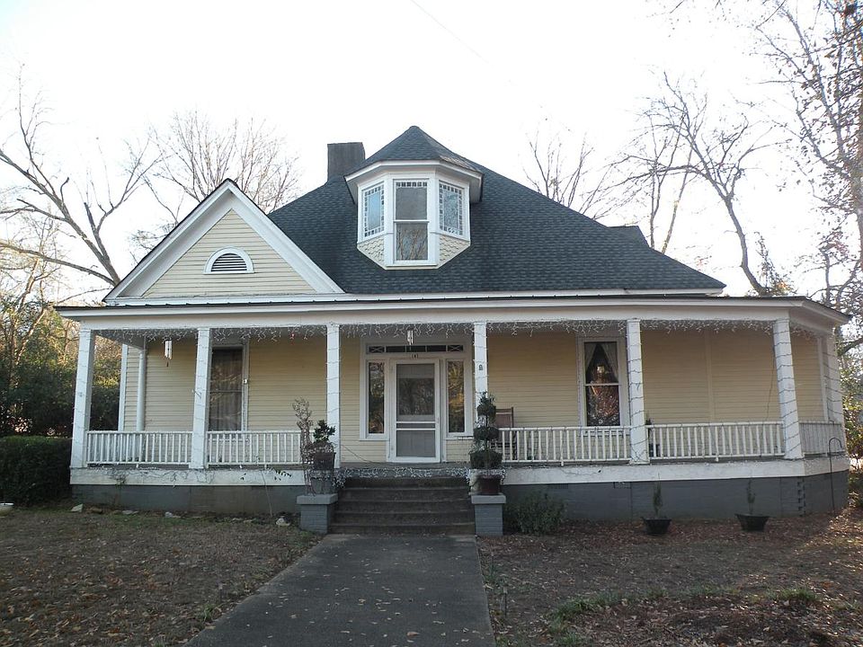 Beautiful Historic Home - Walking Distance to Downtown and C