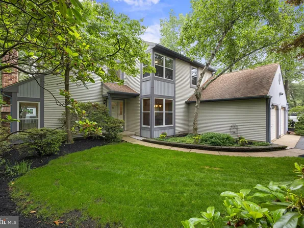 12 Kings Croft Ln, Voorhees, NJ 08043