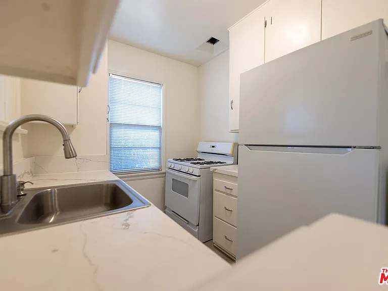 1940 S Robertson Blvd #1 — Photo 7