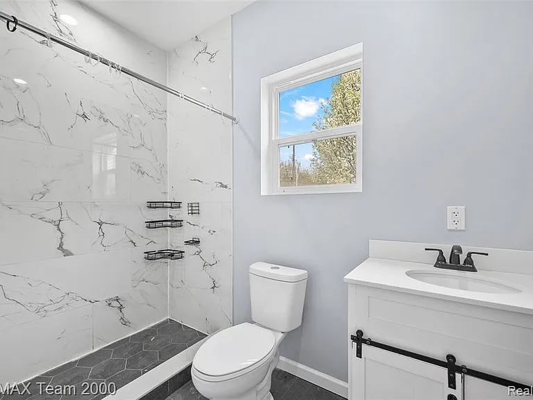 3330 Woodside St — Photo 13
