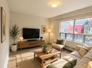 265 Augusta Ave #1, Toronto, ON M5T 2M1