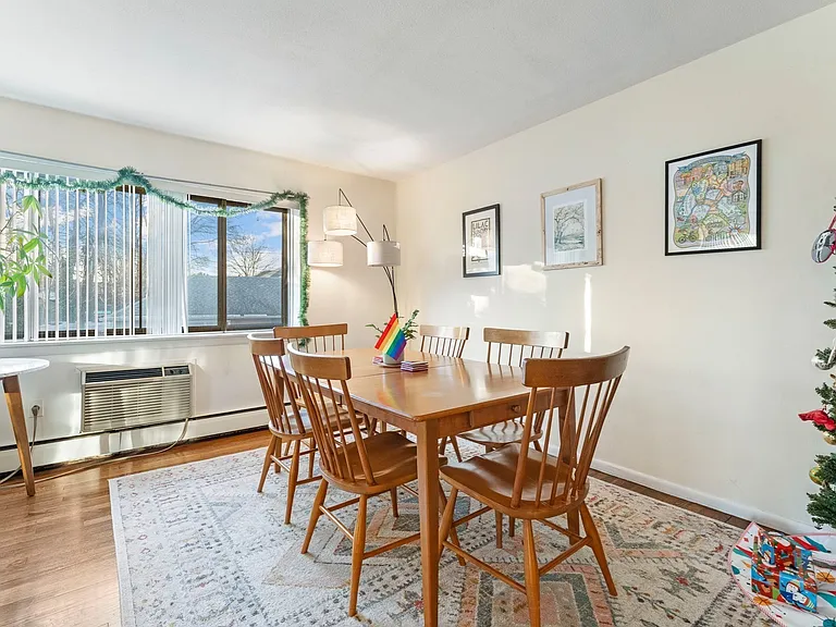 425 S Huntington Ave #16 — Photo 4