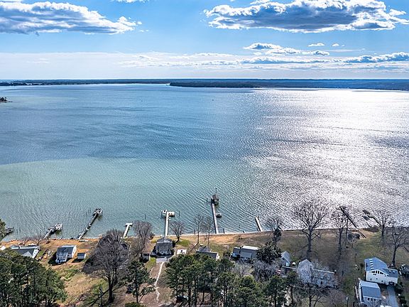 4th image of 77 Berryville Shores Dr