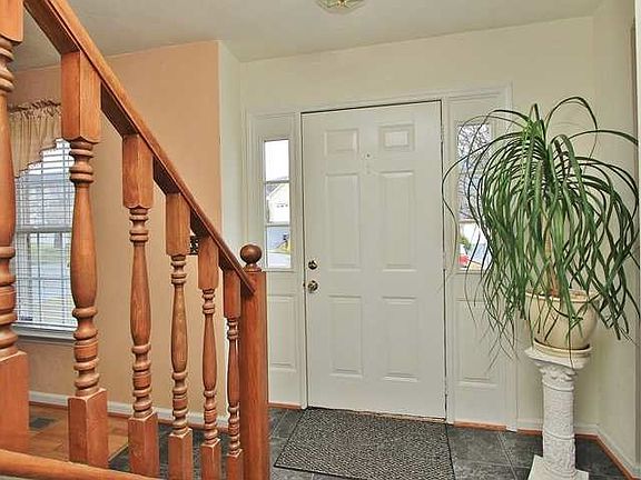 2nd image of 1324 Cedar Hl