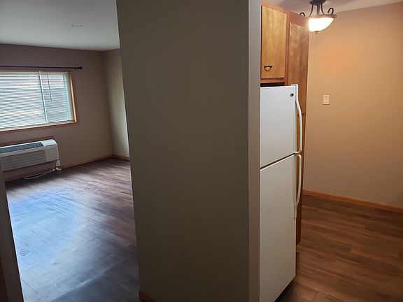 3rd image of 210 N Saint Joseph Ave