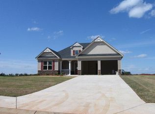 4 Memorial Dr, Fort Mitchell, AL