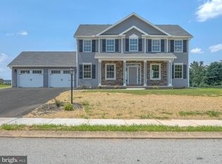 41 Irish Dr, New Oxford, PA 17350