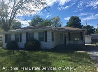 1527 S Pickwick Ave, Springfield, MO 65804