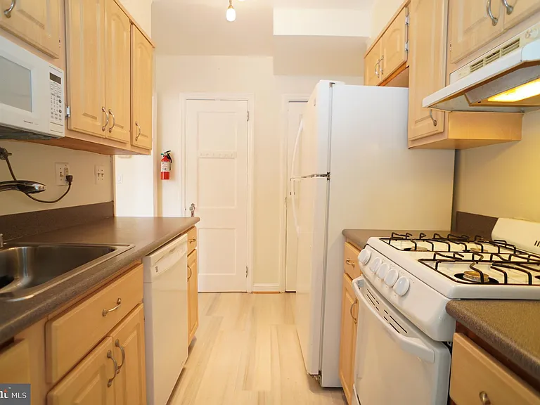 2161 N Brandywine St — Photo 10