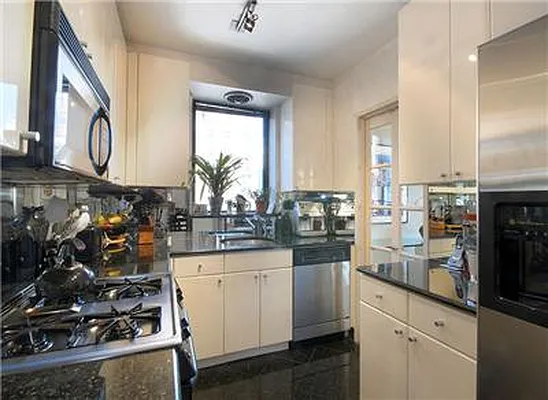 Sold by Warburg | media 4