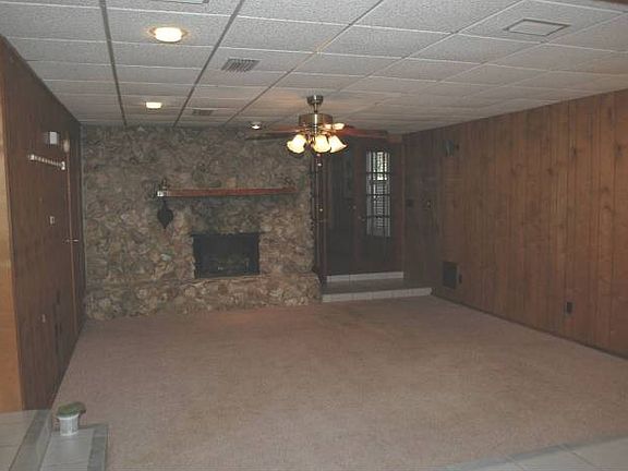 Fireplace with gaslogs