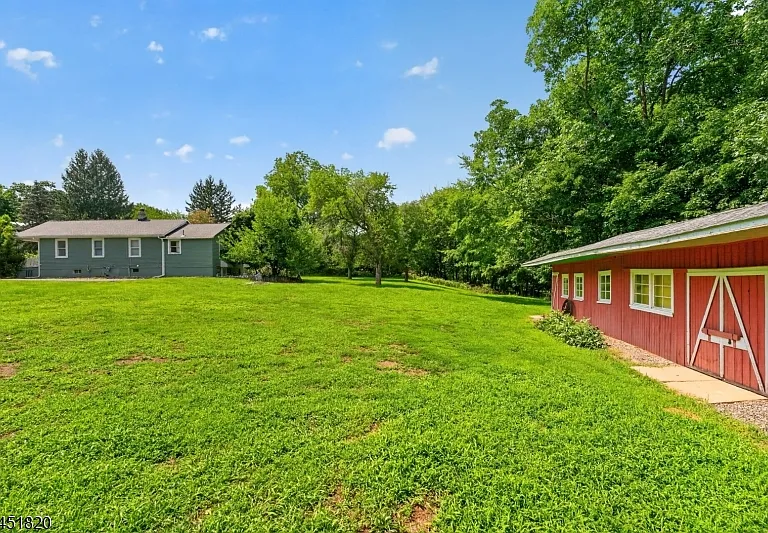 11 Pulaski Rd — Photo 17