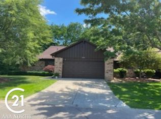 38650 Birch Meadow Dr, Clinton Township, MI 48036