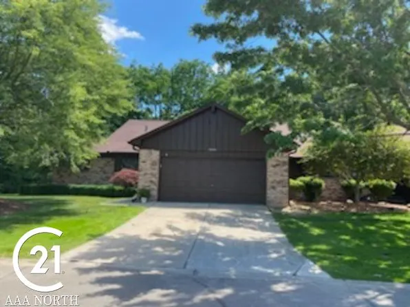 38650 Birch Meadow Dr, Clinton Township, MI 48036