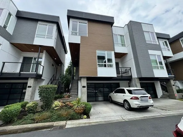 213 4th Ct S Unit 9, Kirkland, WA 98033