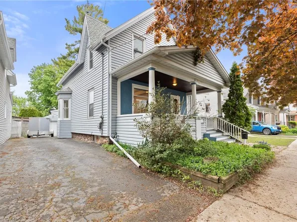 9 1/2 Elizabeth St, Saint Catharines, ON L2R 2K8