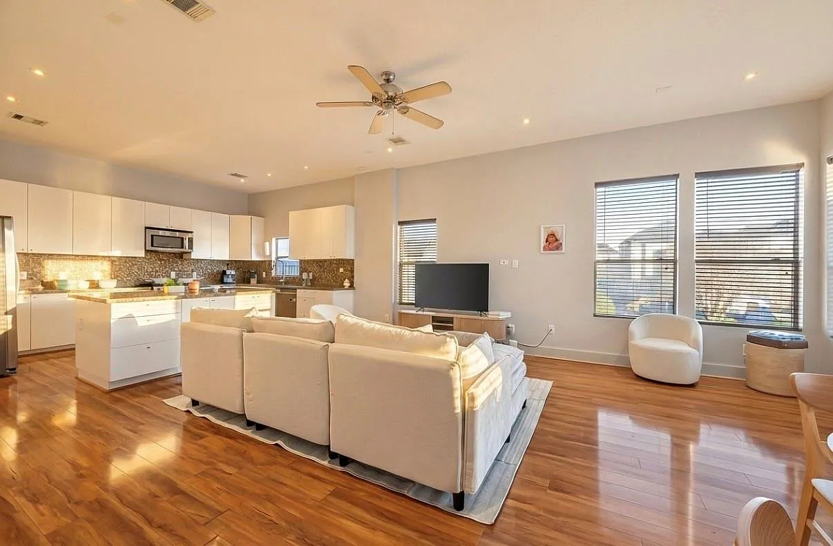 3 bed, 3.5 bath, 2056 sqft, $3,699 — Photo 3