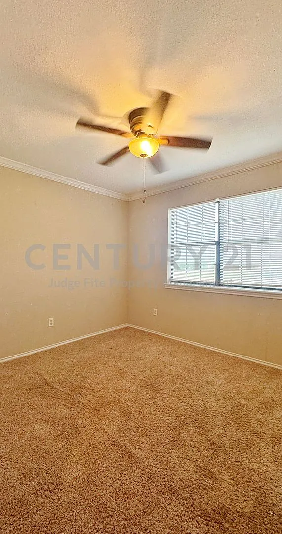 Adorable 3/2 in Trinidad Just Moments from Cedar Creek Lake For Rent! — Photo 3