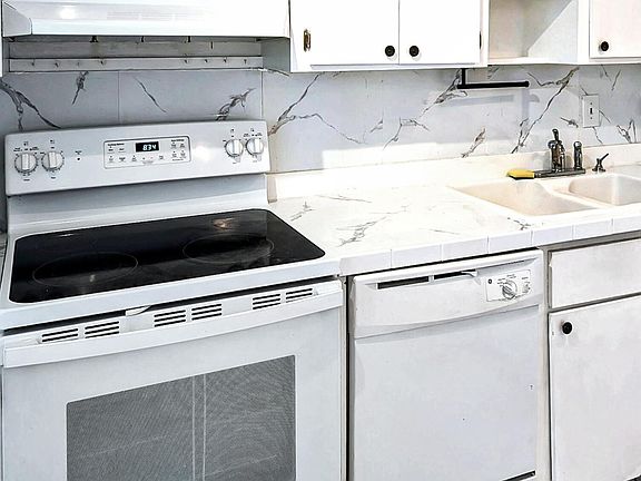 4th image of 3774 Inverrary Blvd APT 104P