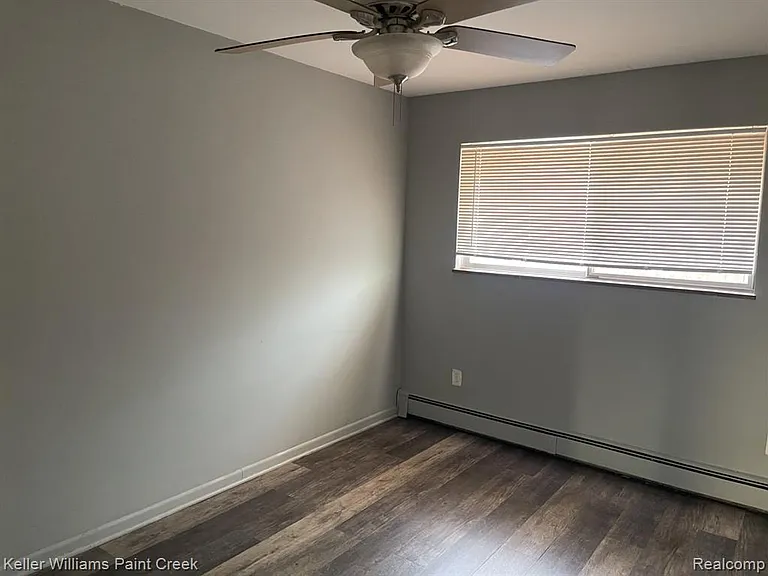 474 W Marshall St — Photo 5