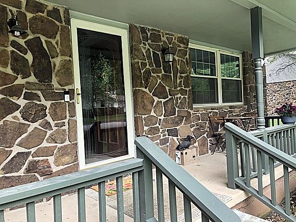 3rd image of 1006 Twin Lakes Dr