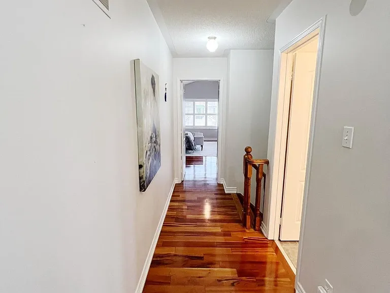 28 Bushberry Rd N — Photo 9
