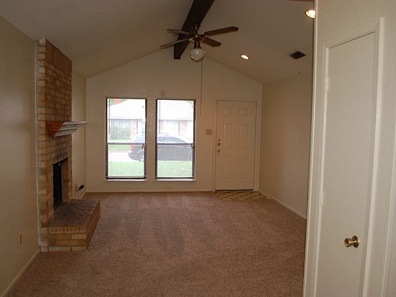 4th image of 2418 Ventura Dr APT A
