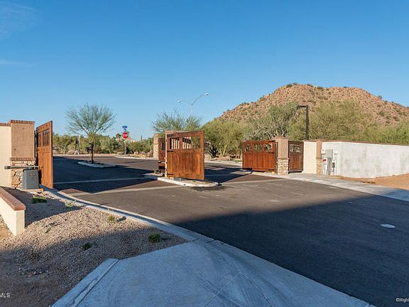 3rd image of 1132 N Estrada