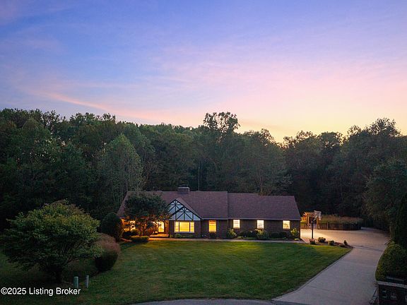 3rd image of 7111 Branden Dr