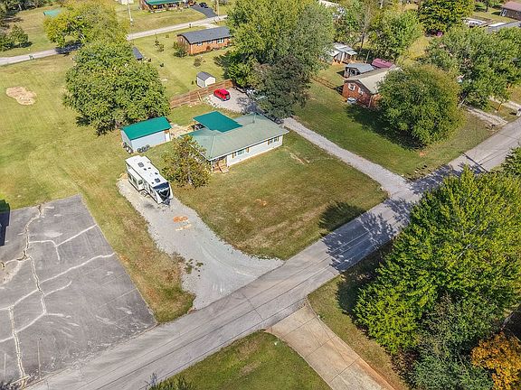 4th image of 318 Susanne St