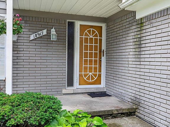 5th image of 18917 Filmore St