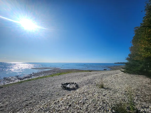 1615 E Huron Dr, Pointe Aux Pins, MI 49775