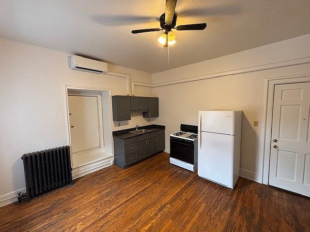 2nd image of 200 E Market St APT 3E