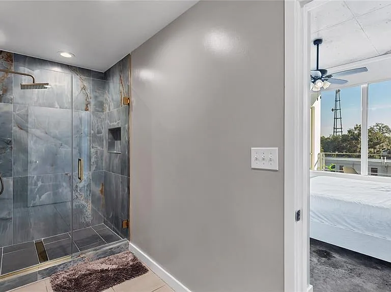 525 E Jackson St #405 — Photo 37