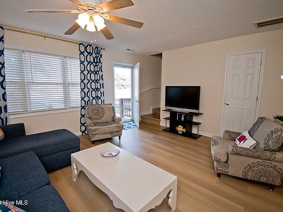 5th image of 8819 Krystal Court #5