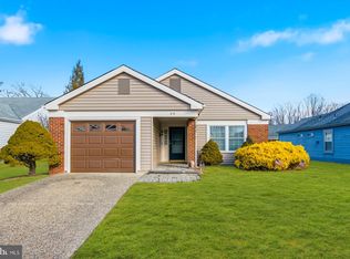 44 New Castle Dr, Southampton, NJ 08088