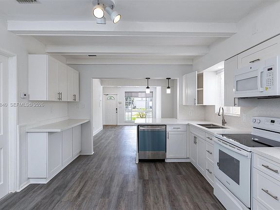 4th image of 132 SW 2nd Ave