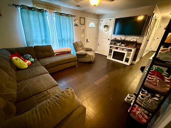 3rd image of 3351 Sycamore Tree Ln